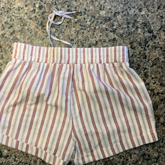 Striped Linen-Style Shorts - Picture 4 of 7